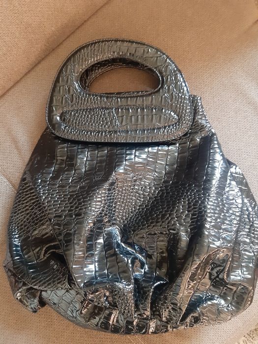 Дамска чанта черен лак