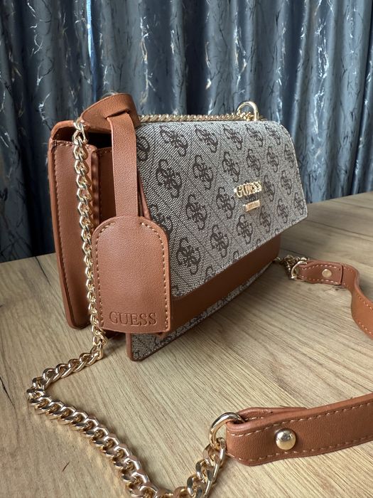 Geanta Guess crem