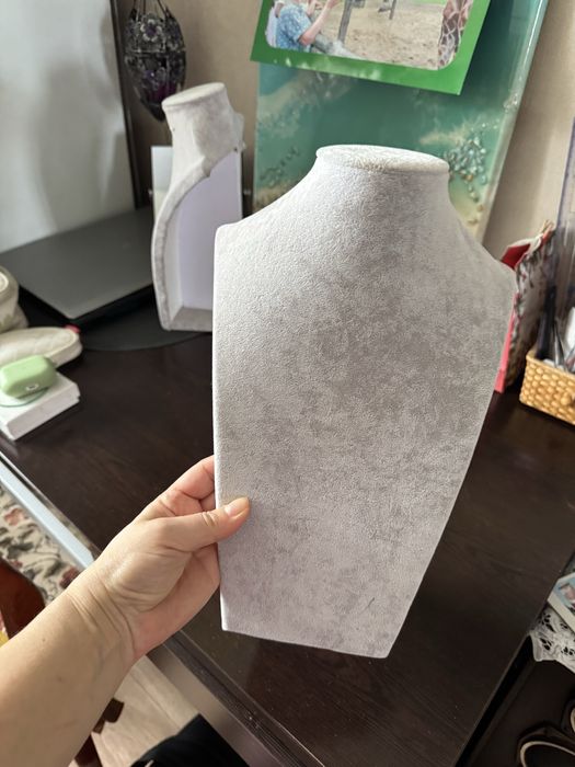 Два бюста под бижутерию