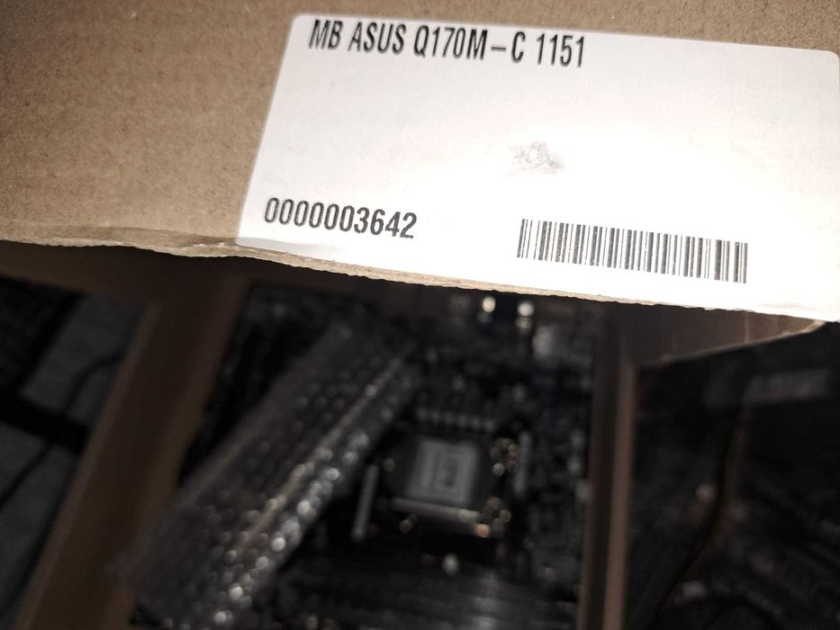 Placa de baza ASUS Q170M-C, socket 1151, suporta i3, i5 si i7 generatia 6 si 7, si 64Gb ddr4 (4xDDR4)