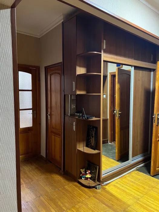 Хорошая квартира в Мирзо-Улугбекском районе по хорошей цене!