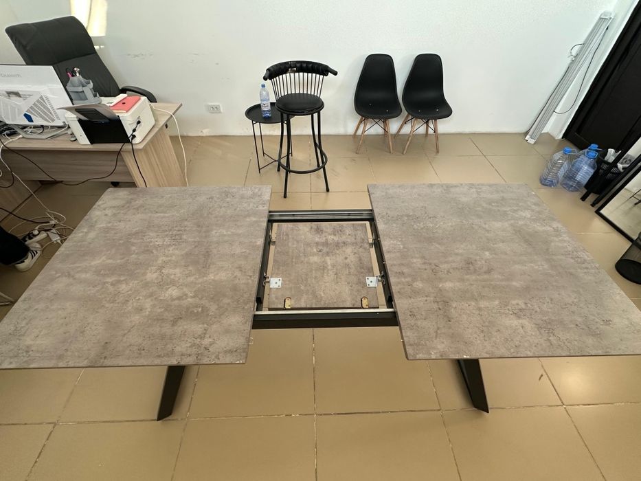 Продаеться стол в отличном состояний