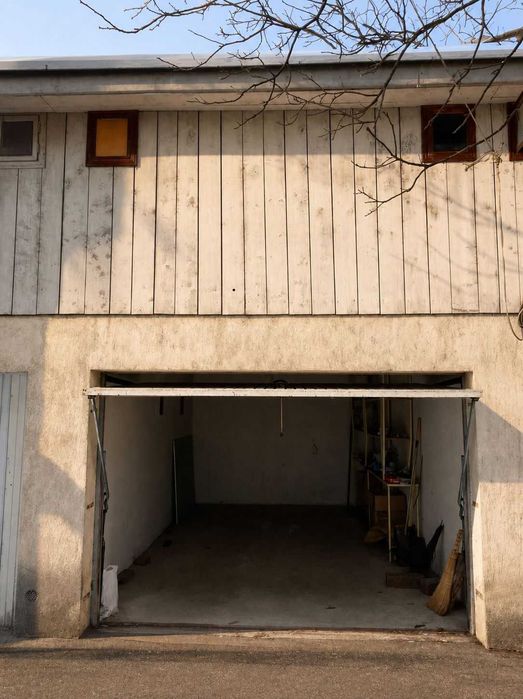 Proprietar-vand garaj in zona ultracentrla - vizavi de scoala nr.4, la 1 min de pietonalul unirii