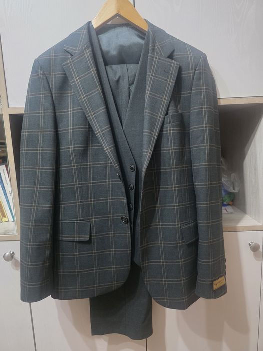 Продам мужской костюм тройка