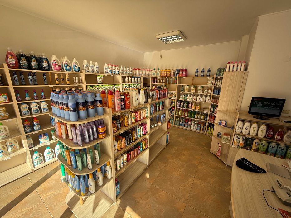 Силажи/Рафтове и бюро за магазин или склад