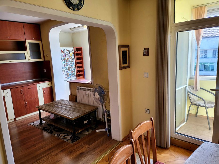 Дава се под наем Тристаен апартамент в Плевен, Идеален център - 74 кв.м за 331.5 € - Снимка #14