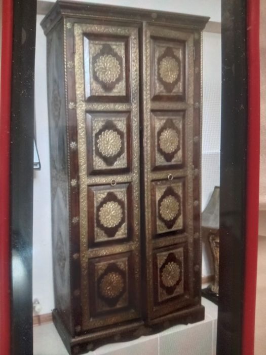 Шкаф ручной работы.Чеканка.