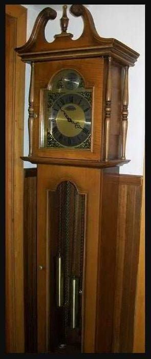 Ceas pendula de podea... lemn de nuc bronzuit