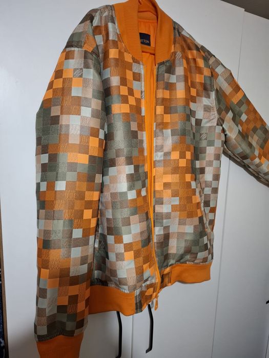 Vand geacă louise vuitton