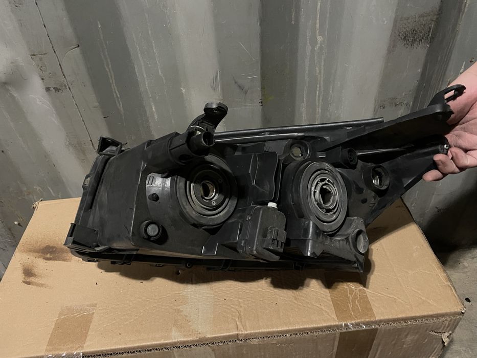 toyota rav4  фара