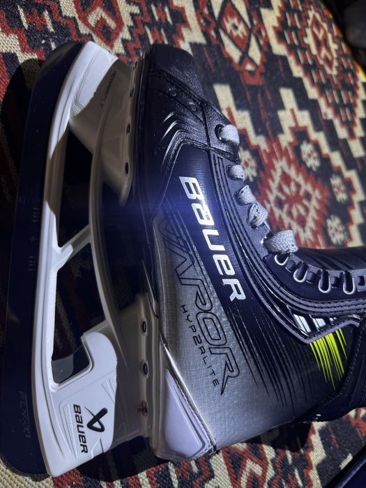 Хакейни кънки Bauer Vapor HYP2RLITE