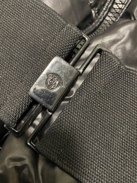 ''Moncler''оригинално дамско пухено яке S -М размер