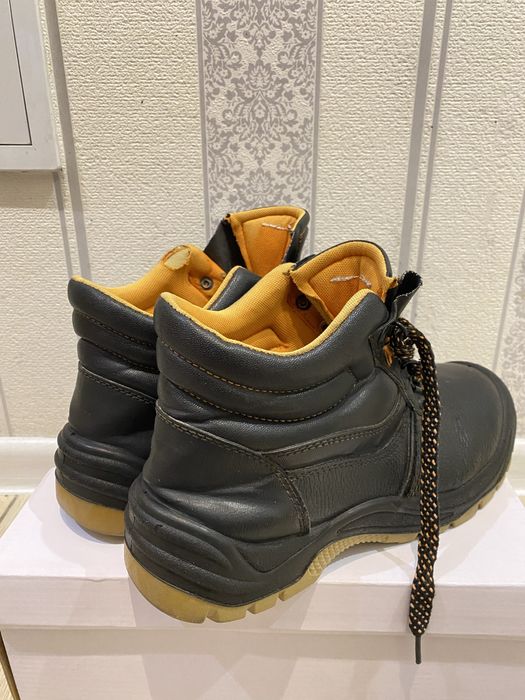 Продам спец обувь