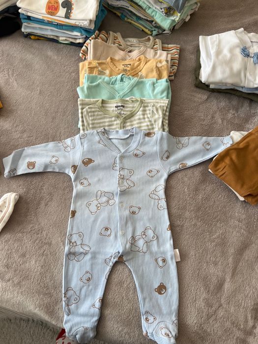 Лот бебешки дрехи 0-3