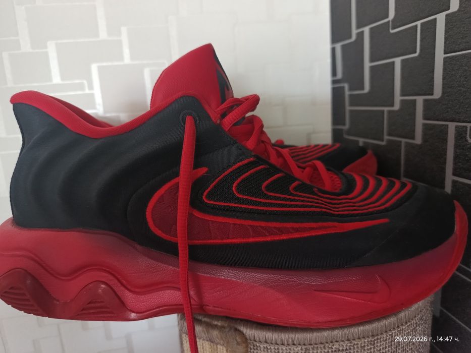 Маратонки  Nike  номер 42