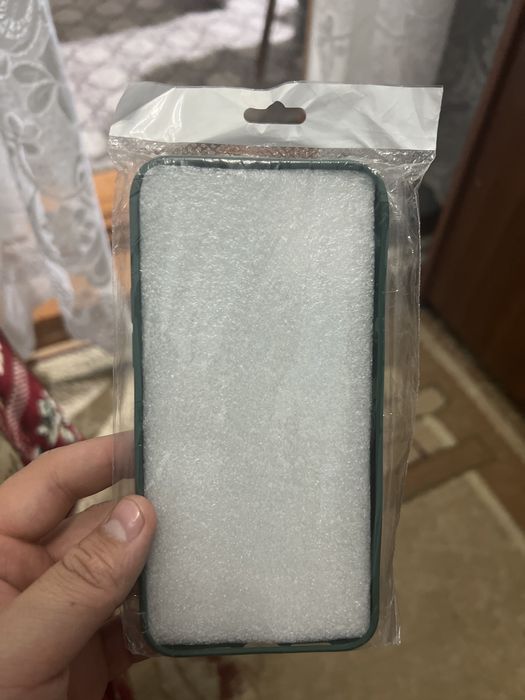 Продам чехол на iPhone 14+