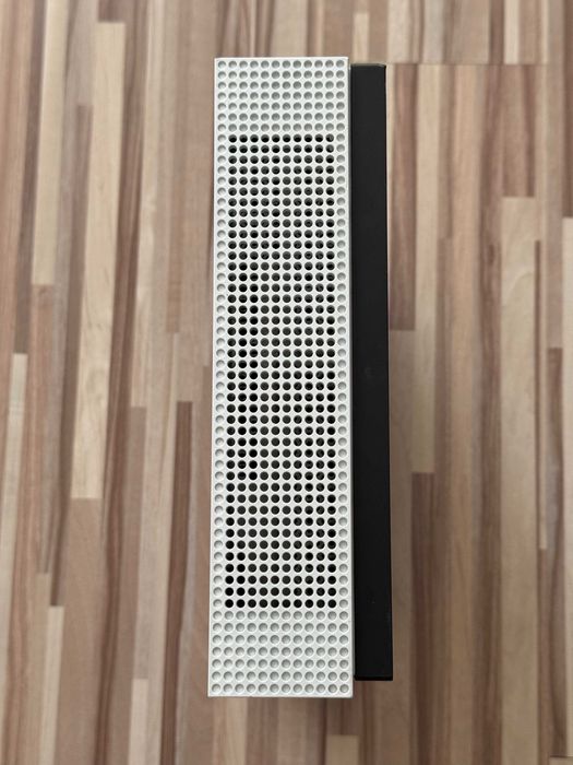 Xbox One S 1TB без контролер