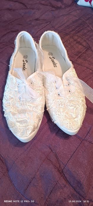 Дамски кецки номер 39