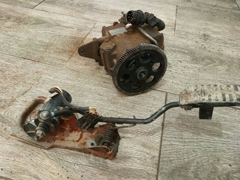 Vând pompa injecție nisan terano 2