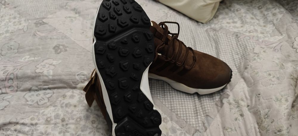 Срочно продам фирменную обувь RAX