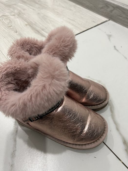 Продам угги 34 размера на девочку