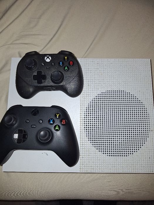 Vand xbox one s   2 controllere