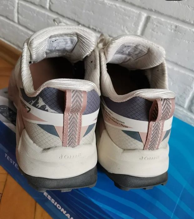 Маратонки JOMA номер 39.