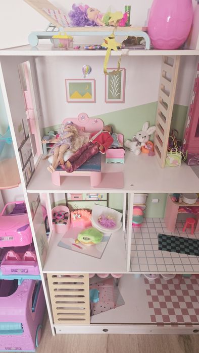 Casa de păpuși Barbie