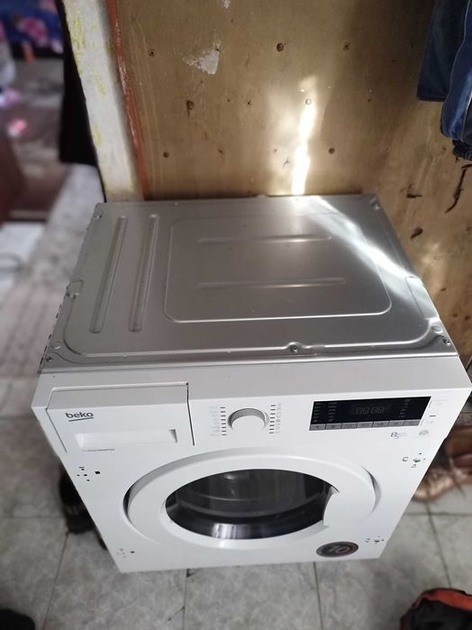 Пералния Беко за вградена  кухния