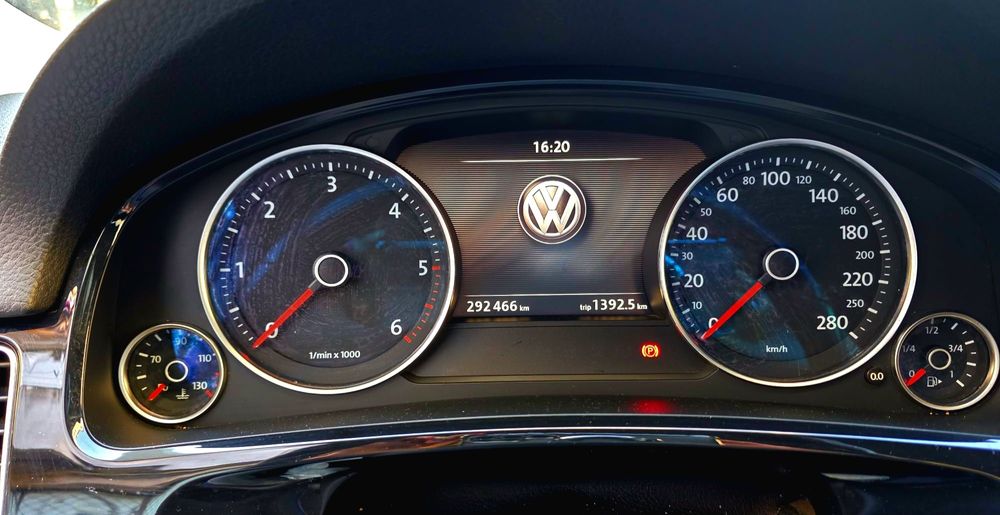 Volkswagen Touareg 7P Gri motorina,TDI 3.0,v74×4 integral, impecabil