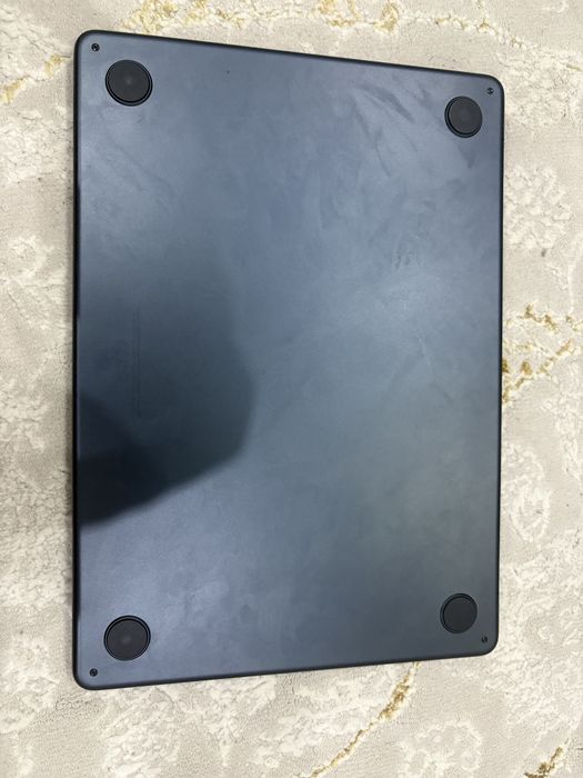 Продам Macbook air 13 M2, 2022 года