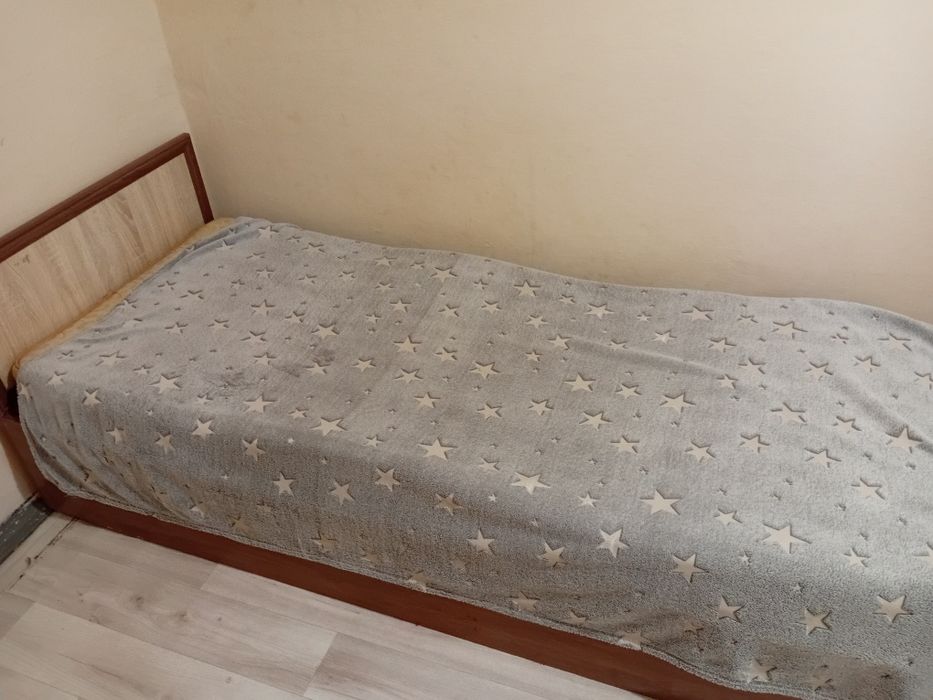 Кровать с матрасом