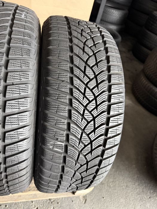 2 anvelope iarna 215/55/17 , GoodYear , 7.3 mm , DOT 4021 !