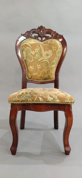 Стул резной зальный