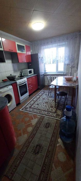 4 комнатная / на 8 микрорайоне