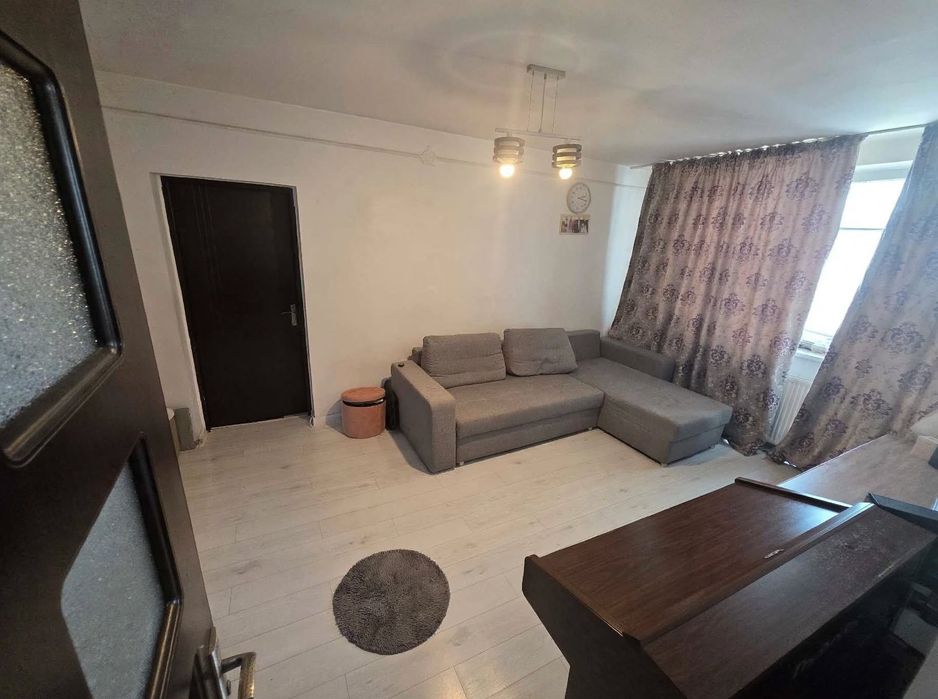 Apartament 2 camere semidecomandat vis a vis La Rocca Brazda/Titulescu etaj 3 centrala ,AC semimobilat
