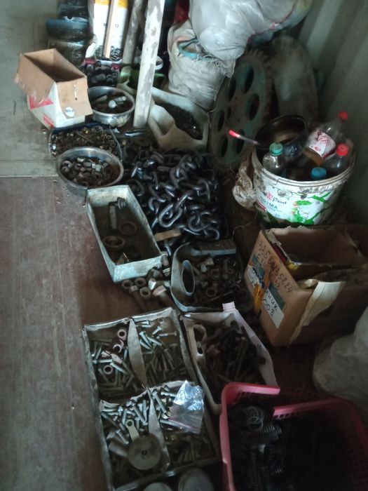 Запчасти, болты гайки итд