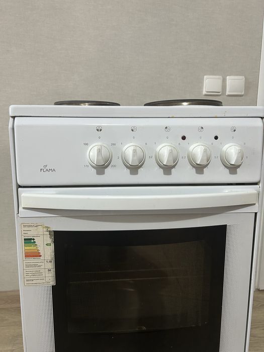 Продам электроплиту с духовкой