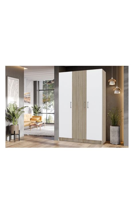 Шкаф трехдверный