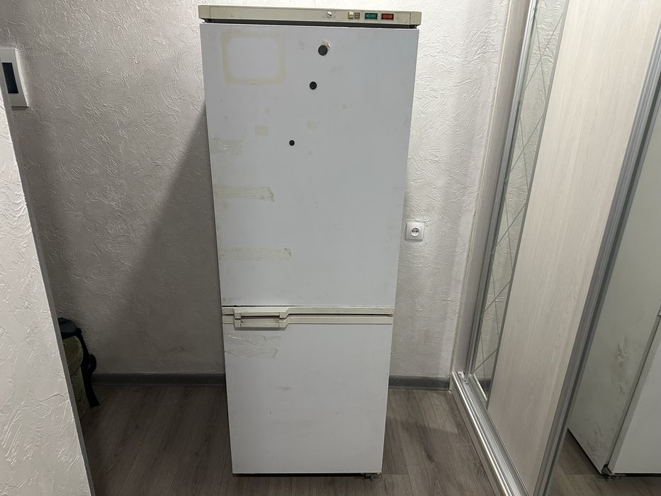 Холодильник двухкамерный