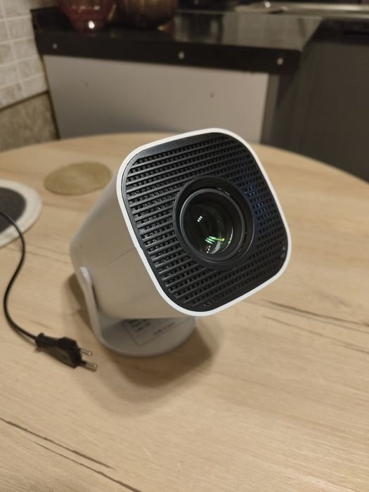 Домашний проектор (в хорошем состоянии)