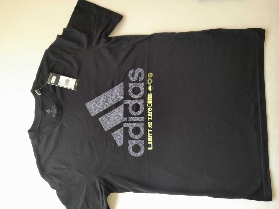 Тениска Adidas нова с етикет,м размер