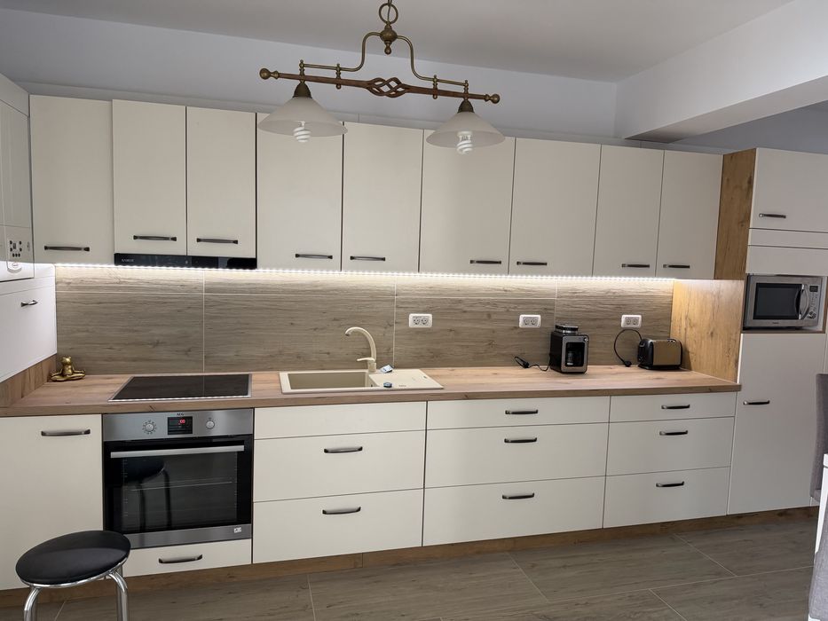 Apartament 3 camere de închiriat