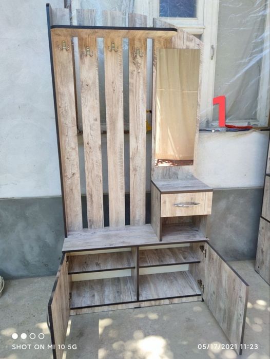 Шкаф для прихожей ( 1 метр, 1.10 метр)