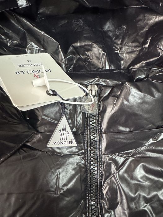 Грейка Moncler чисто нова .