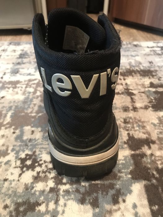 Обувь мужская levi”s черного цвета