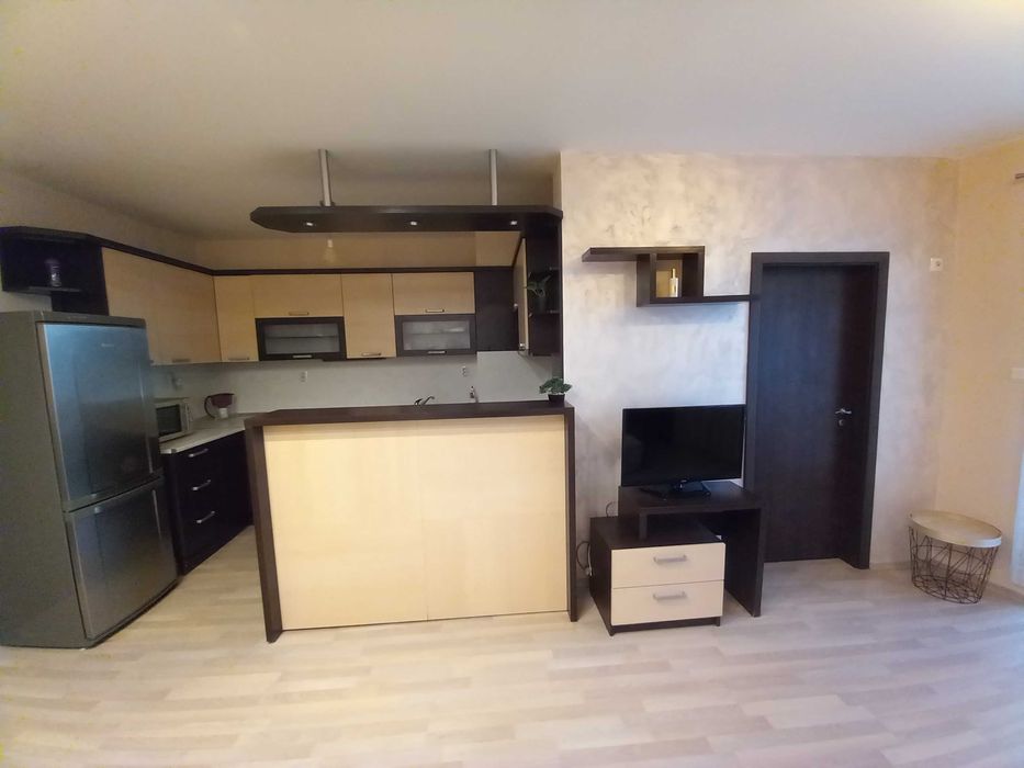 Отдавам 3-стаен обзаведен апартамент