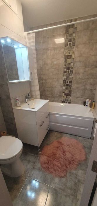 Închiriez apartament cu două camere