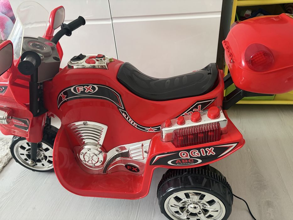 Masinuta  electrica copii