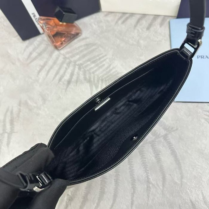 Сумка Prada Cleo medium